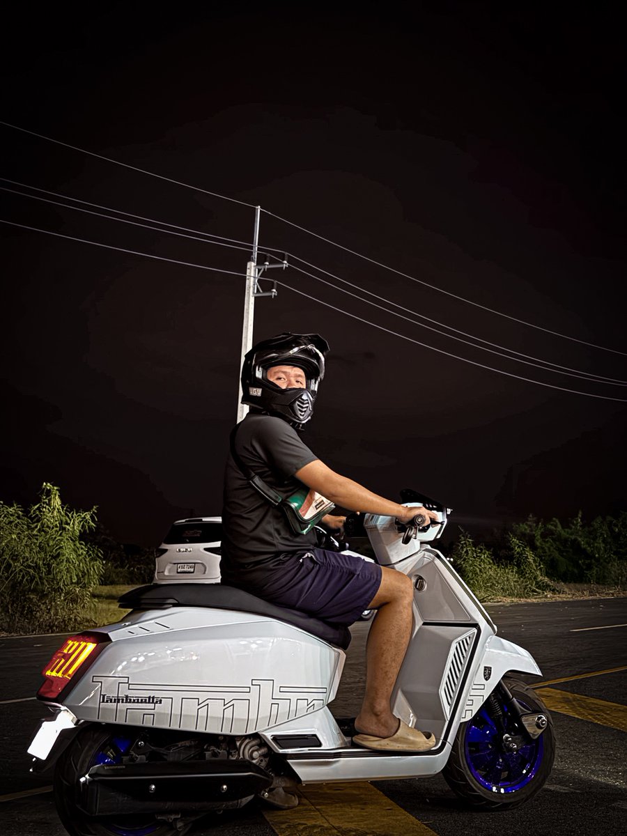 KhunMheeLB's tweet photo. ก็เคยเเว้นมาก่อน 🤫🛵 #หุ่นหมี🐻 #เหงาๆ https://t.co/iL7nsJA66t