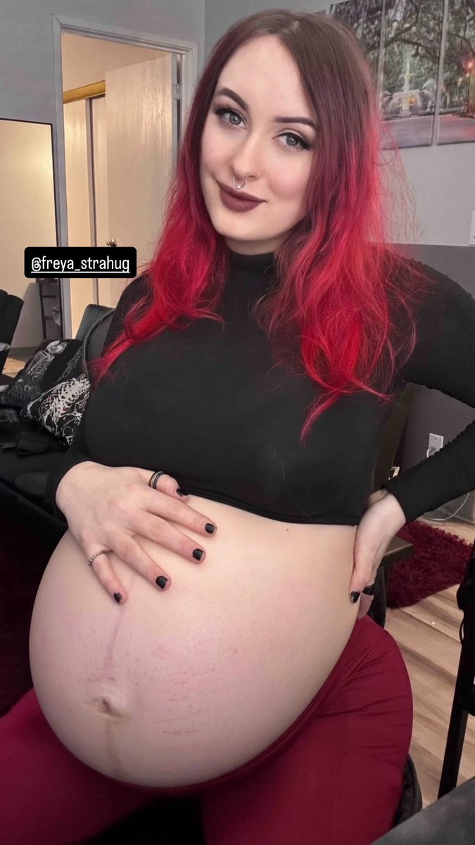 FreyaStrahug tweet media