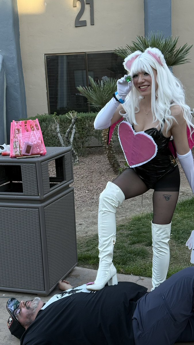 awiimomo's tweet photo. I had so much fun @TsumiCon this weekkk
Met so many pretty girls and talk to some girlies
Won @jennybellycos panties on the first pull
Step on a dude
Took sooo many pics 
Met @tracydesuu againn (she’s soso sweet)
Met @xxnguyenkitty but I still haven’t gotten those T^T
#tsumicon26 https://t.co/1DNRdsR8lg
