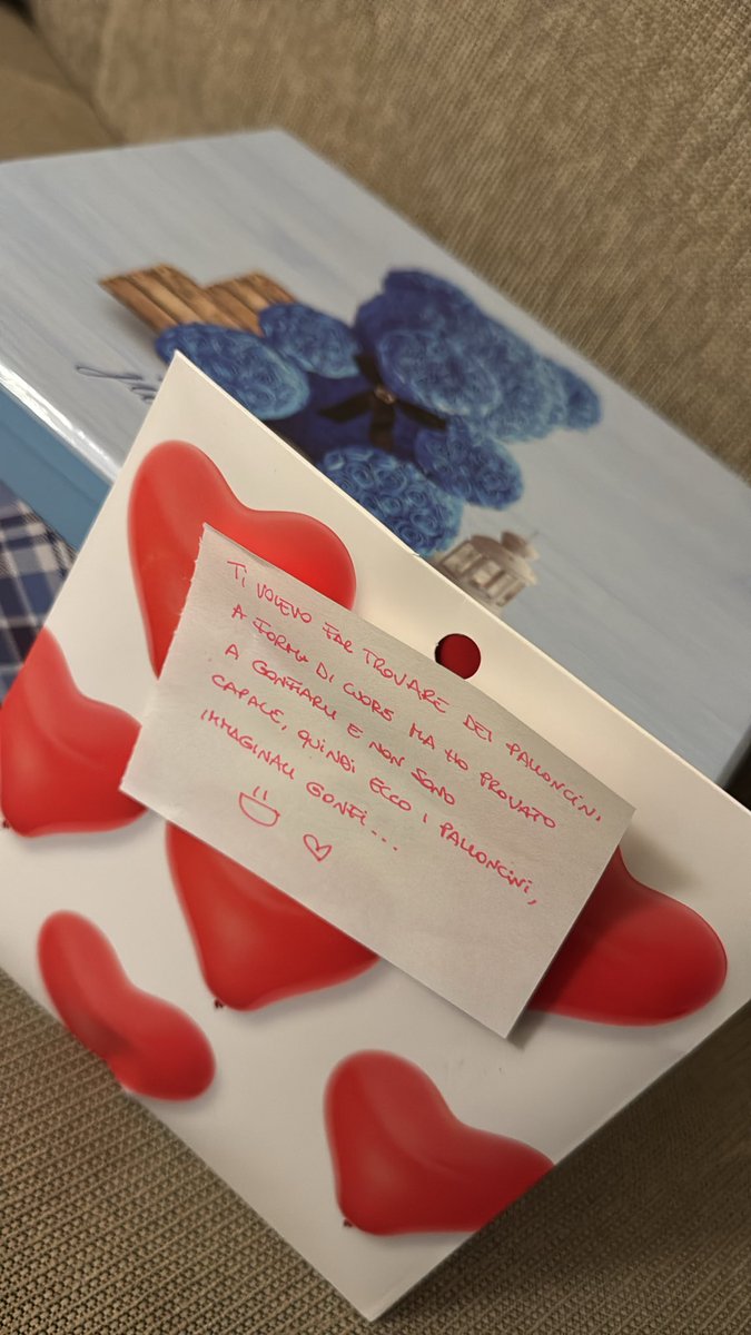 harmon1712's tweet photo. Oggi é il nostro anniversario e volevo fare una sorpresa romantica.. ecco il risultato 😅😅 https://t.co/2RPVCUfHWI