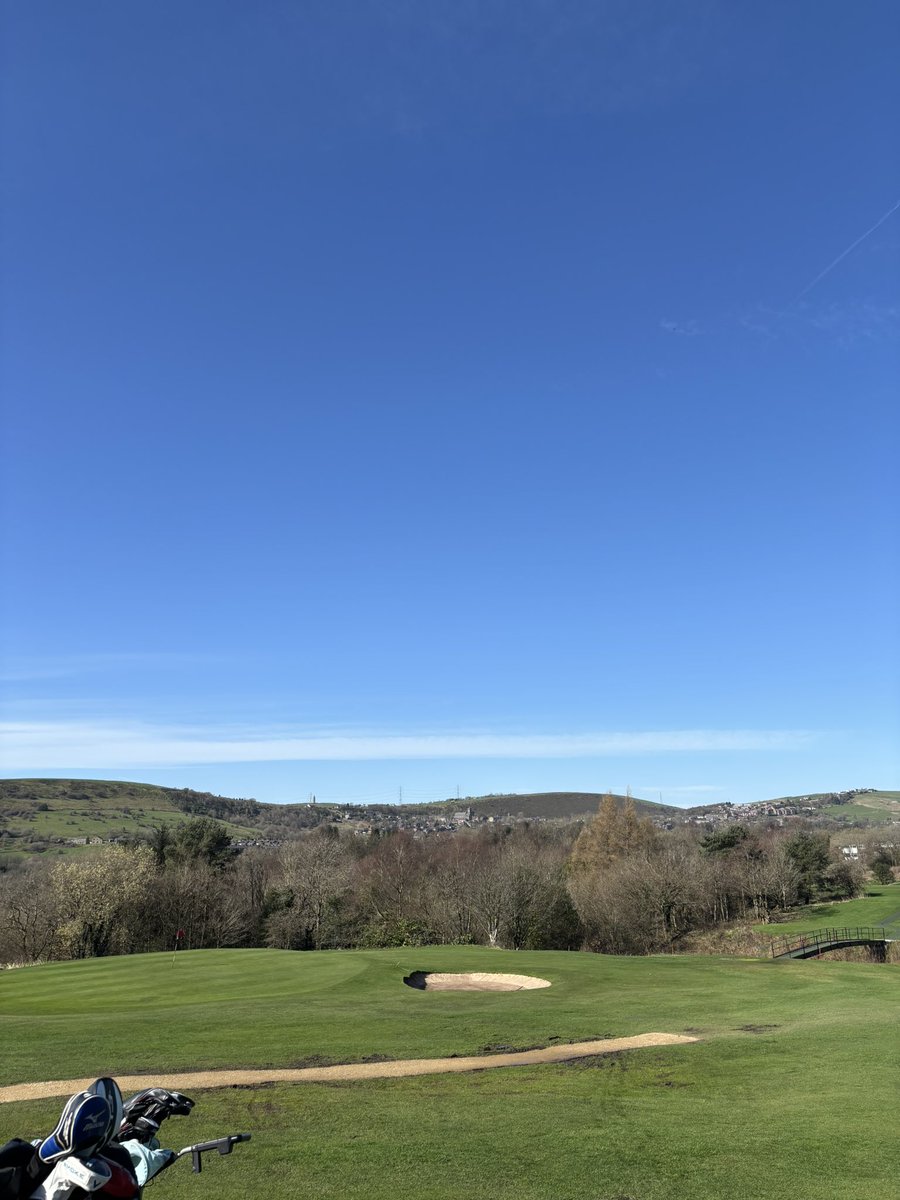 Johnwoo39386803's tweet image. lovely day 
spoilt by hitting a ball shit 😉#fore