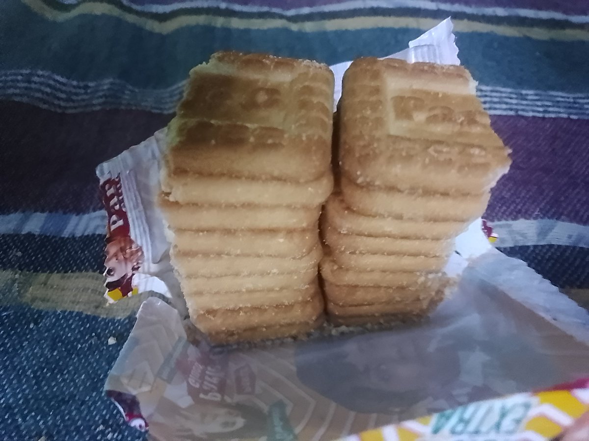 iamdrarif's tweet photo. I recently purchased a packet of biscuits, but found many of them broken and improperly arranged inside the pack. This reflects poor quality control.

Please look into this issue and ensure better packaging quality.

@parleproducts @fssaiindia

#CustomerComplaint #QualityIssue https://t.co/ZxbcJ5gtfB