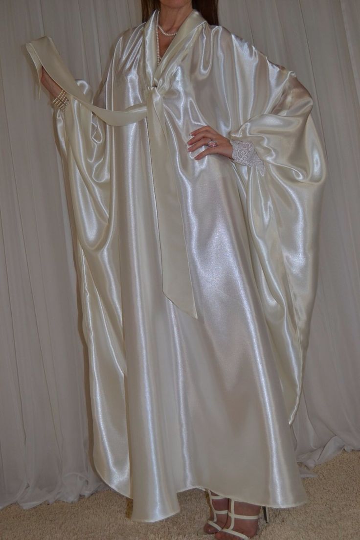 LuoSenYue's tweet photo. #satindress https://t.co/o4AFBNYlly