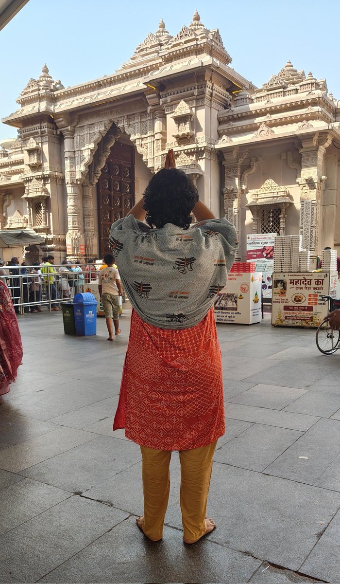 urstruly_hrb23's tweet photo. Jai Kashi Vishwanath Maharaj 🔱🙏 Blessed to be Part of #GangaAarti witnessed Aura of #Banaras 🕉️🚩
Also took blessings from #Ayodhya Ram lalla 🛕✨ Participated in Saryu Aarti 🧡🪔 #JaiShriRam #HarHarMahdev https://t.co/6XqDcuxu1H