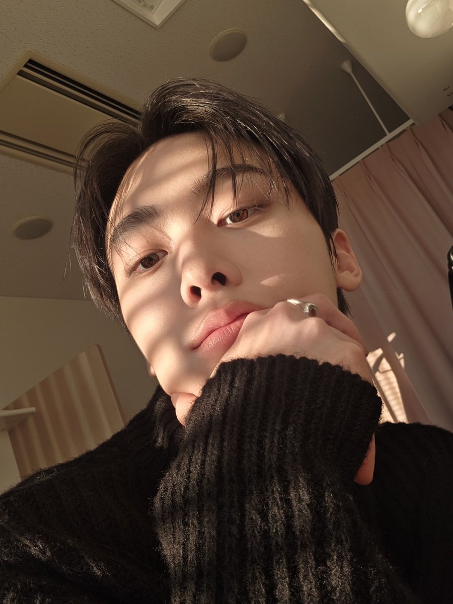 mzylvs_2's tweet photo. 너무잘생겼어!!!!💛

#YOONSANHA #윤산하 #ユンサナ #아스트로 #ASTRO https://t.co/ijvCsEn3MJ