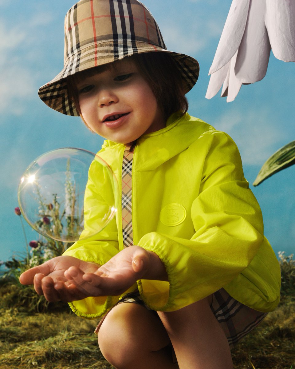 Burberry tweet media