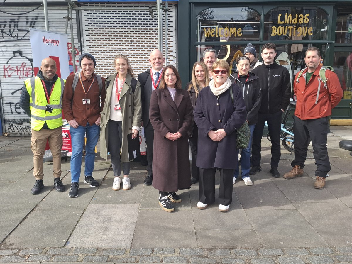 haringeycouncil's tweet image. It was great to identify &amp;amp; address local issues during a ward walkabout on day two of our #WeekofAction in #SevenSisters.

#Communities Lead, Cllr @ajdao, was joined by ward Cllrs Barbara Blake &amp;amp; @michelle_saf &amp;amp; our service teams.

For further information: bit.ly/40vlFF1