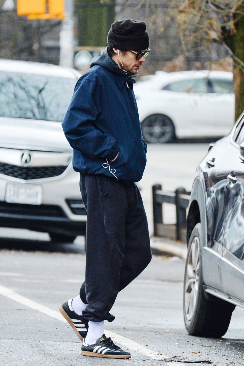 hsbrmidias's tweet photo. Harry Styles em Nova York, 16 de março. https://t.co/WVvGzXgiKJ