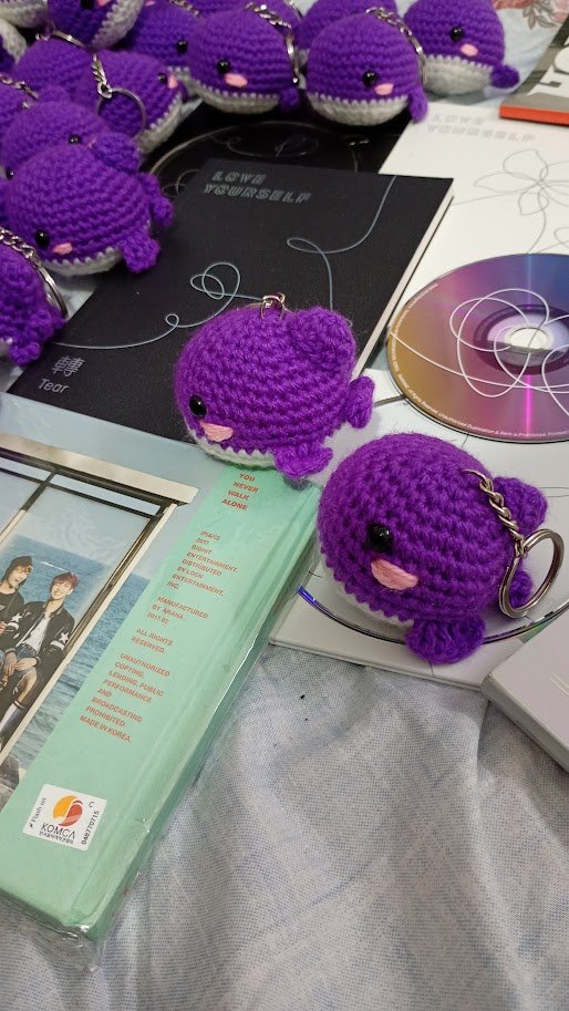 ArmyhubBts's tweet image. looking for Armys who wanna order Bora whales for their concert freebies 👀

#BTS_CONCERT 
#FREEBIES 
#BTS_WORLDTOUR