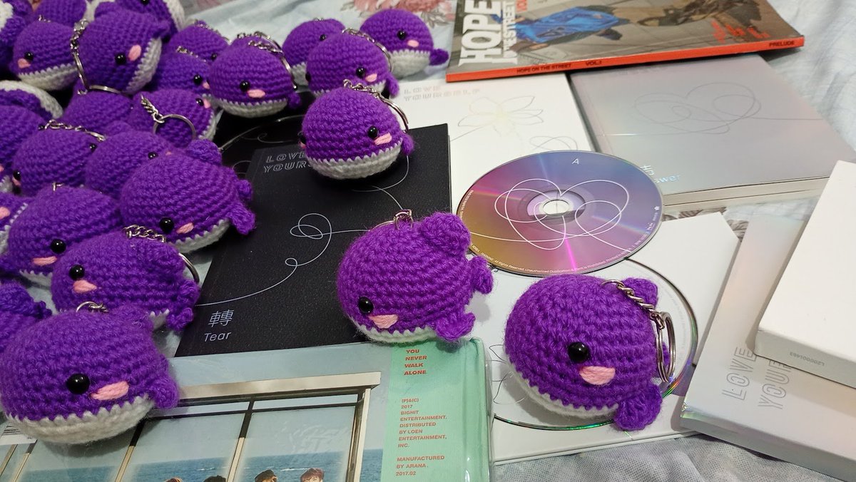 ArmyhubBts's tweet image. looking for Armys who wanna order Bora whales for their concert freebies 👀

#BTS_CONCERT 
#FREEBIES 
#BTS_WORLDTOUR