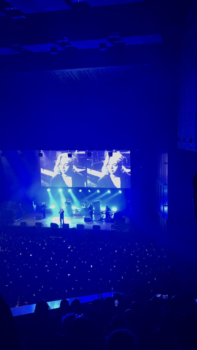 chocxcrespo's tweet photo. Morrissey y Sevilla. Nunca pensé que escucharía una canción de The Smiths en directo y no veas si he estado cerca. Menos mal que el ruido de las fallas no llegaba hasta aquí. Gracias Papá https://t.co/hNvngtN833