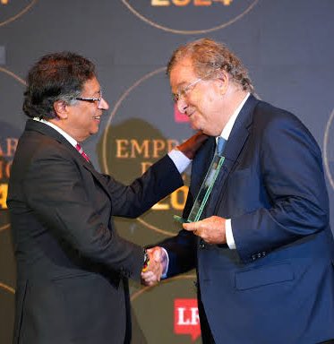 <a href="/nenacaii/">💐 nene michiko 💐</a> Aquí Petro entregándole un premio al sionista más adinerado del país, (mismo que le financió la campaña)

A ver si esa no te da asco