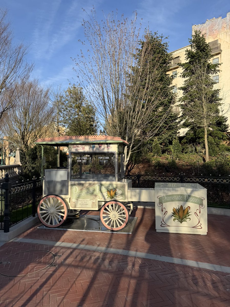 ✨ Un nouveau kart à popcorn 🍿 a été installé au niveau du jardin anglais ✨

#disneylandparis #disneyadventureworld