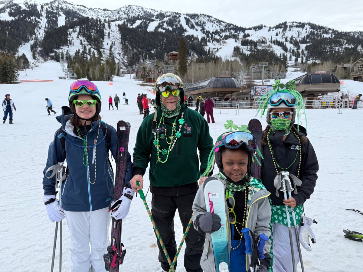 rpetras1's tweet photo. A great day skiing on St Paddy's day with the crew @jhski https://t.co/bk2Fbn5WyM