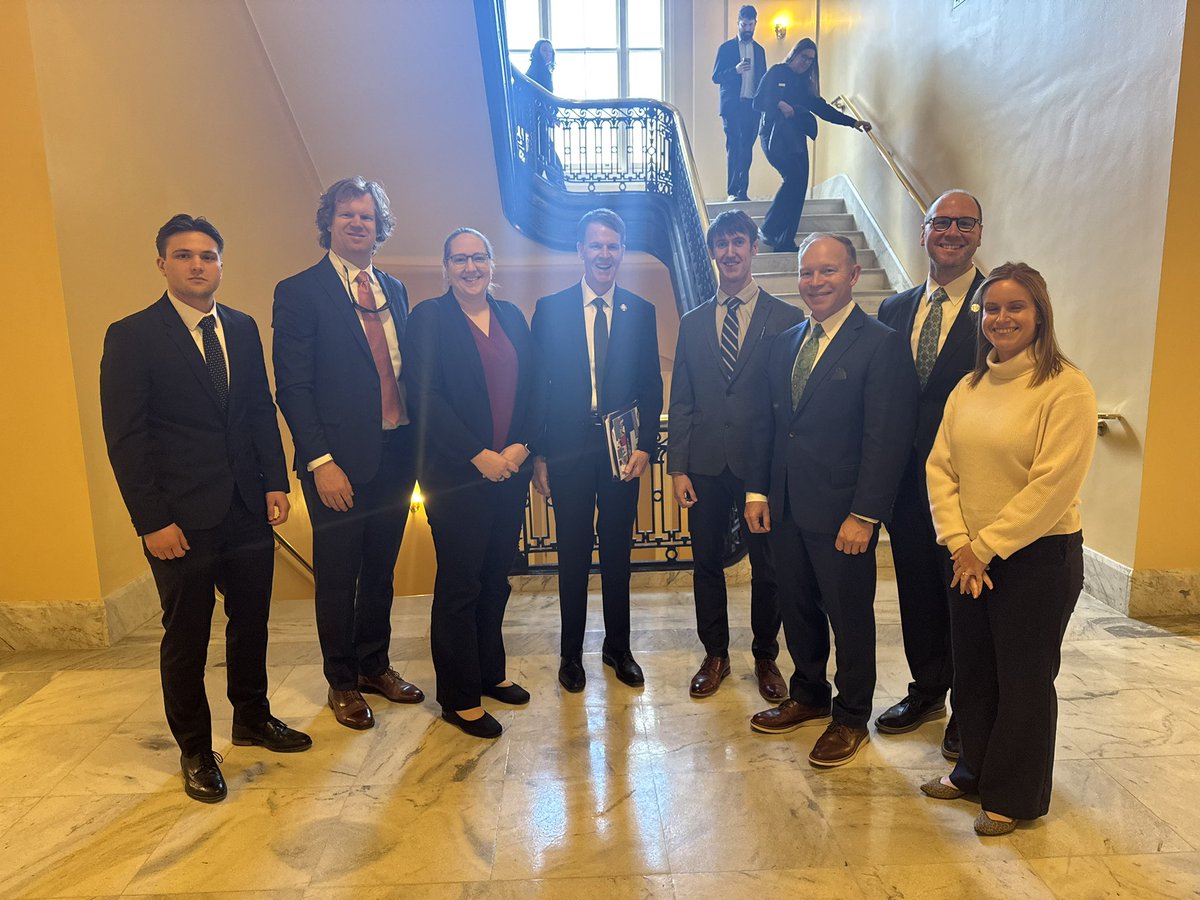 IndianaEyeDocs's tweet photo. Thanks to @RepShreve for meeting with our group of Indiana Optometrists this morning. 

#EyesontheHill26 https://t.co/BUj2cHGiiN