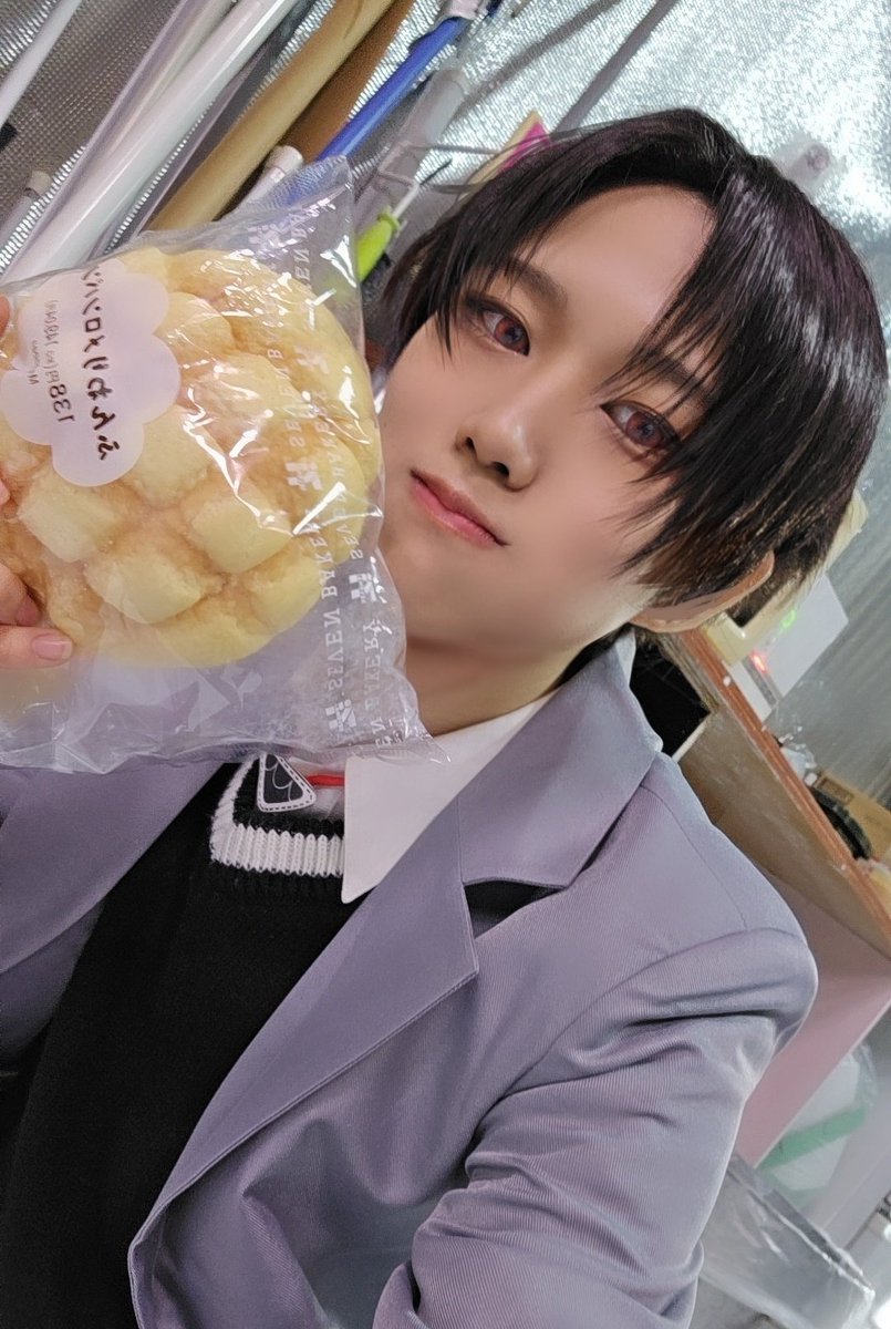 #0315mori宅っ子併せ
千風やらせていただきました🐱
ママからもらったメロンパンと🫶