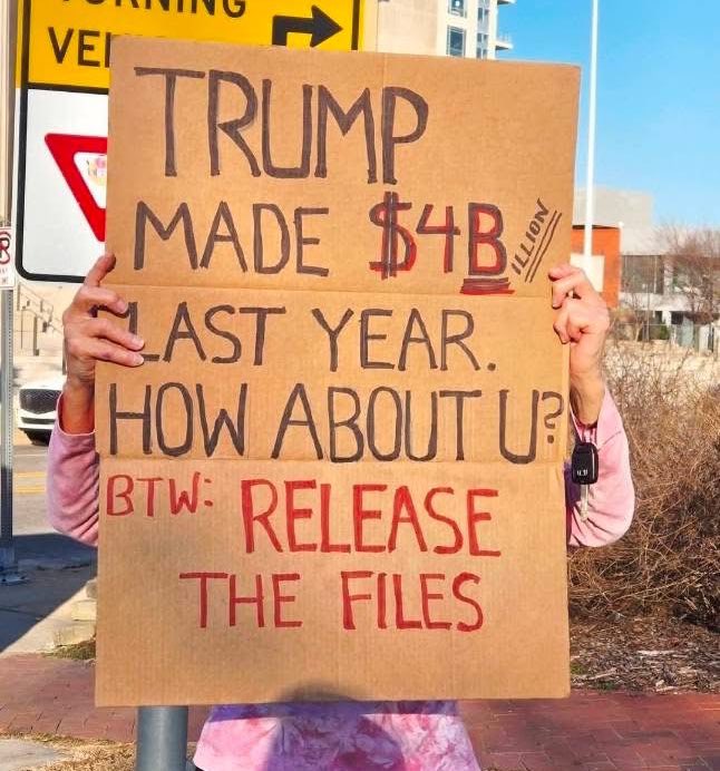 thetrueshelby's tweet photo. Protesters in Little Rock, Arkansas 🪧 https://t.co/0jzw7jM2Mh