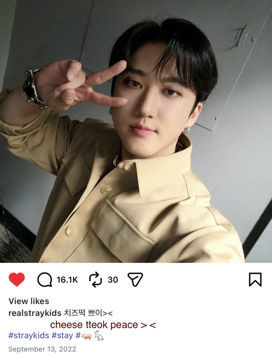 seojpg's tweet photo. reminding everyone of the fact that changbin and many stays love calling changbin’s fingers ‘cheesetteok’ https://t.co/JDd5PAMwFf