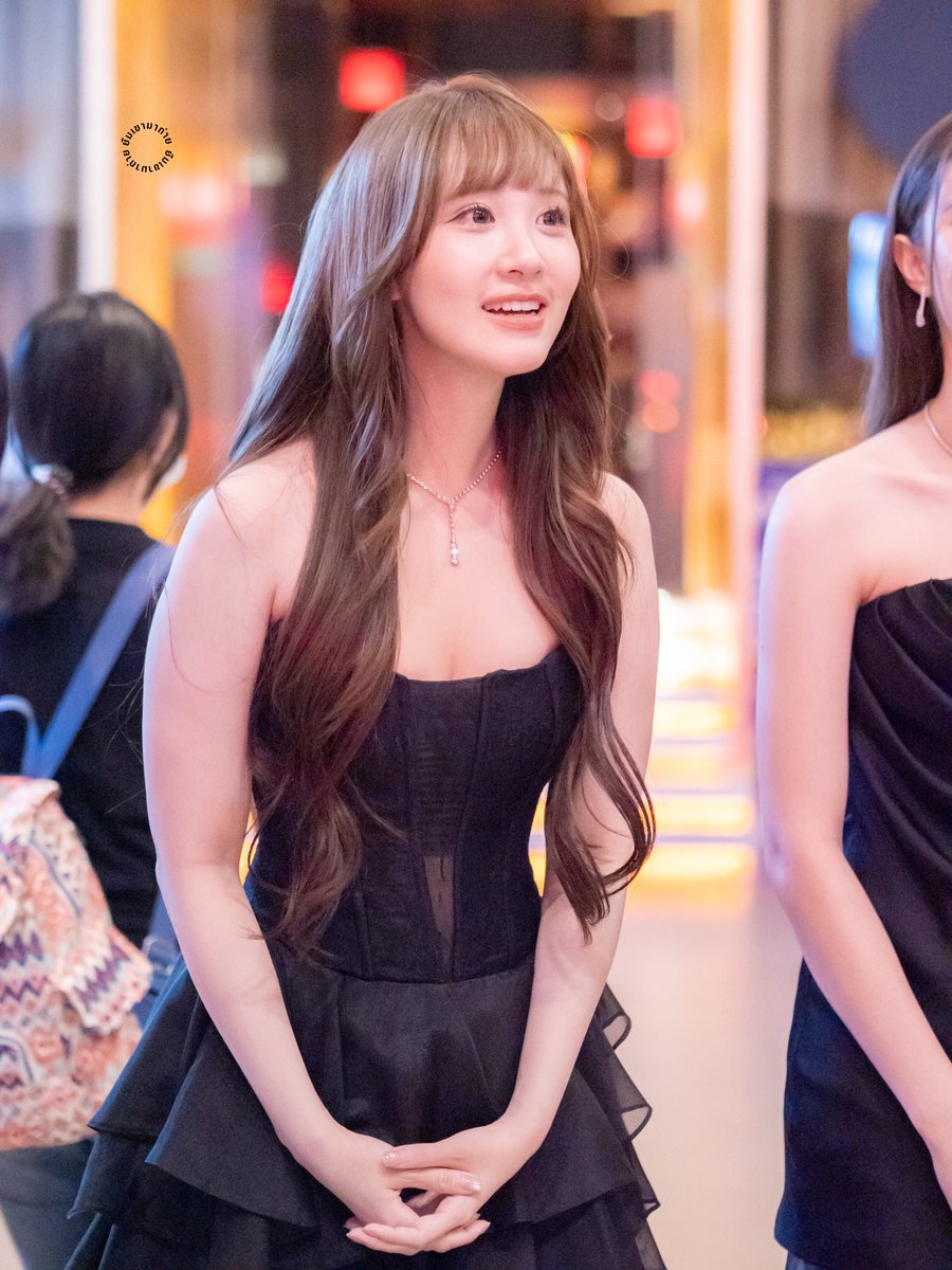 ยืมเขามาถ่าย tweet media