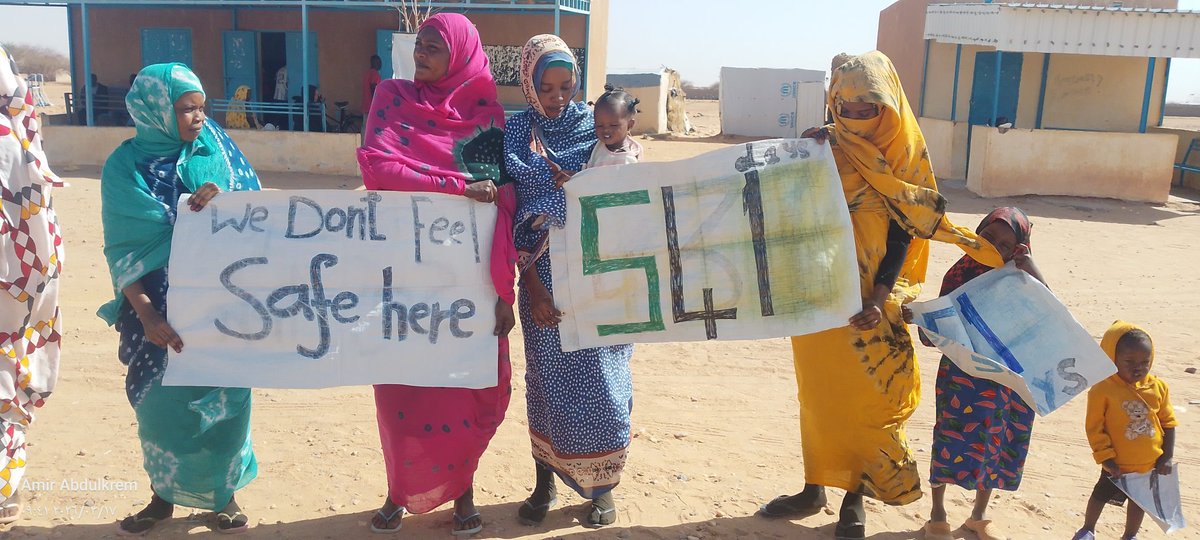AhmedMoursal's tweet photo. Resistance and resilience. We are tired of repeating this to you every day: these pleas from children, women, and young people for 541 consecutive days are a stark example of the absence of human conscience @UNHumanRights @UNGeneva @Refugees #KeepEyesOnAgadez #Ungarn #WithRefugee https://t.co/bWiDfr9wNL