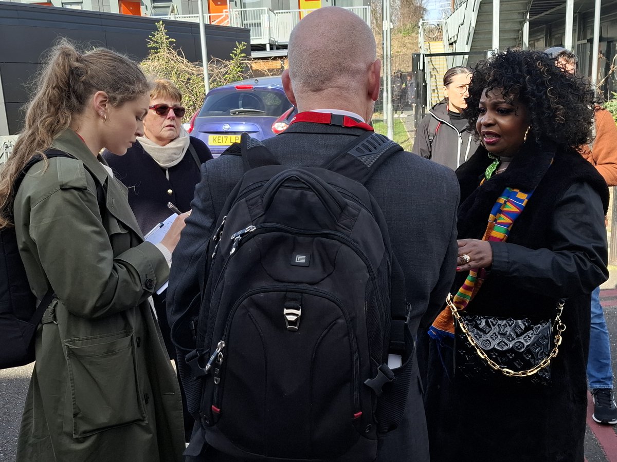 haringeycouncil's tweet image. It was great to identify &amp;amp; address local issues during a ward walkabout on day two of our #WeekofAction in #SevenSisters.

#Communities Lead, Cllr @ajdao, was joined by ward Cllrs Barbara Blake &amp;amp; @michelle_saf &amp;amp; our service teams.

For further information: bit.ly/40vlFF1