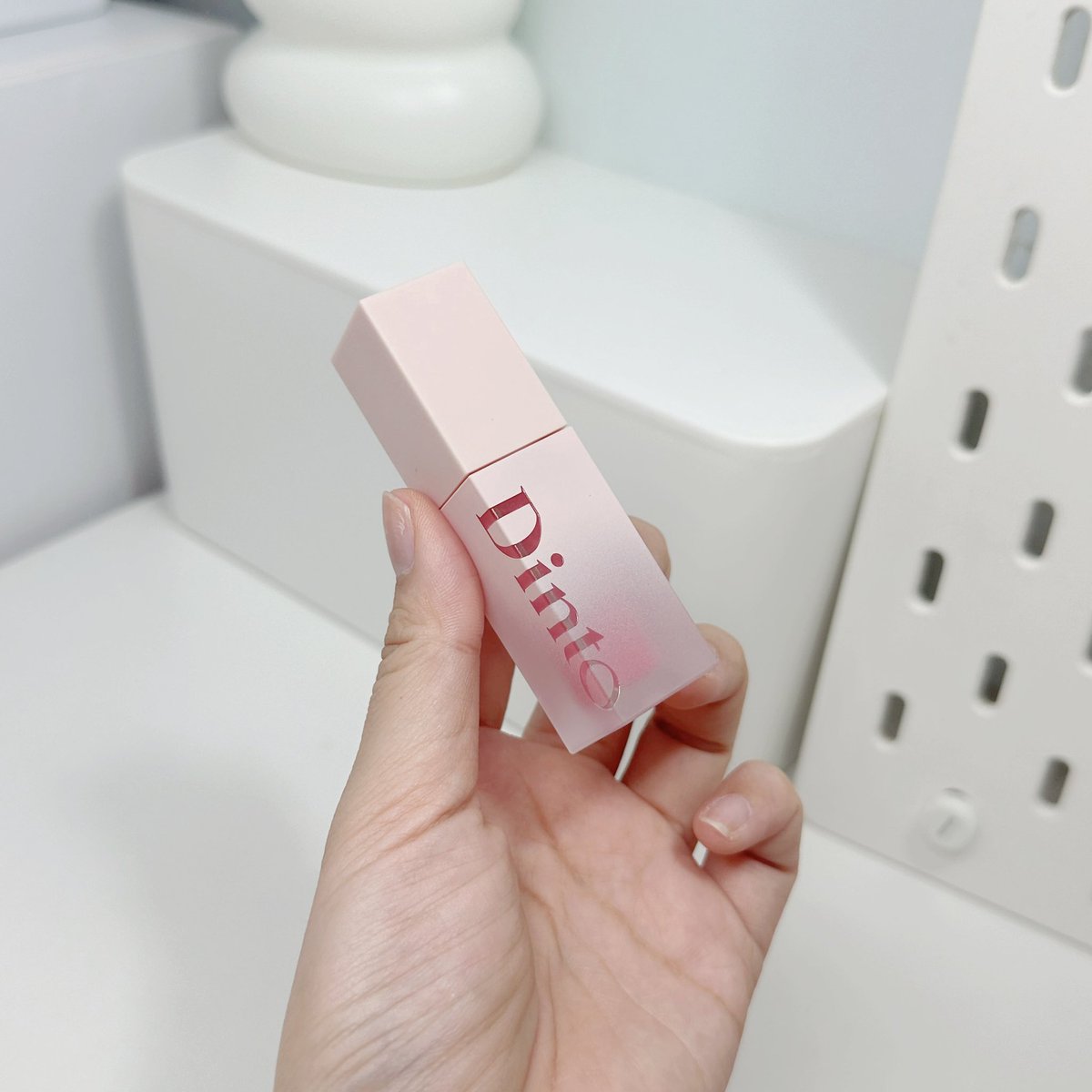 aispdiary's tweet photo. ชมพูที่ถูกต้องและจริงใจมากค้าบ พส.เกาหลี จัด Dinto ให้เลย รุ่น Blur-Jelly Lip Tint สี 711 Pink Gelee สีสวย เนื้อบางเบา ไม่หนักปาก เราทาแค่รอบเดียวเองนะ แต่กลบสีปากได้ปากนี้ โซจึ้ง ตามเก็บให้ครบทุกสีแป๊บ ถูกใจมาก #DintoTH #ของดีบอกต่อ #ใช้จริงรีวิวจริง https://t.co/jKmabiEy7J