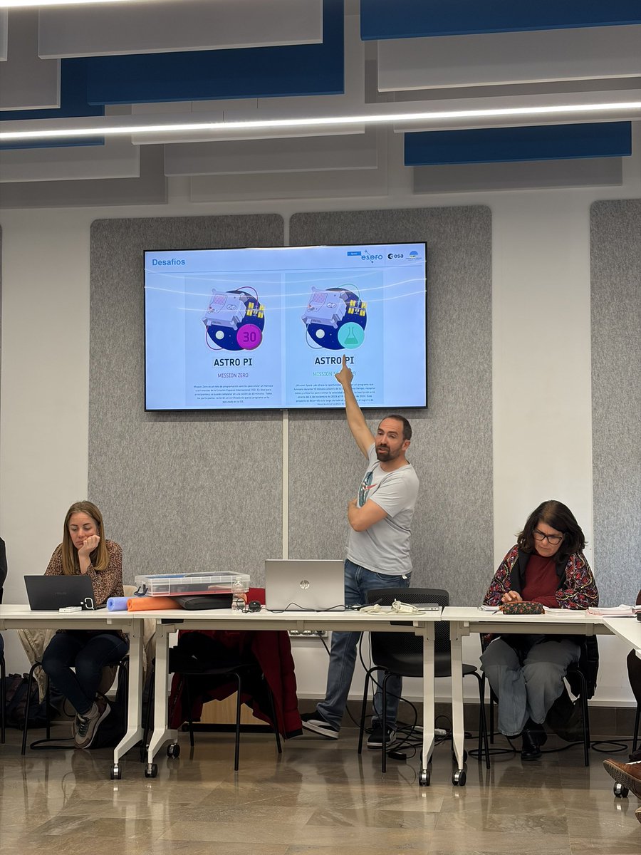 UGRdivulga tweet media