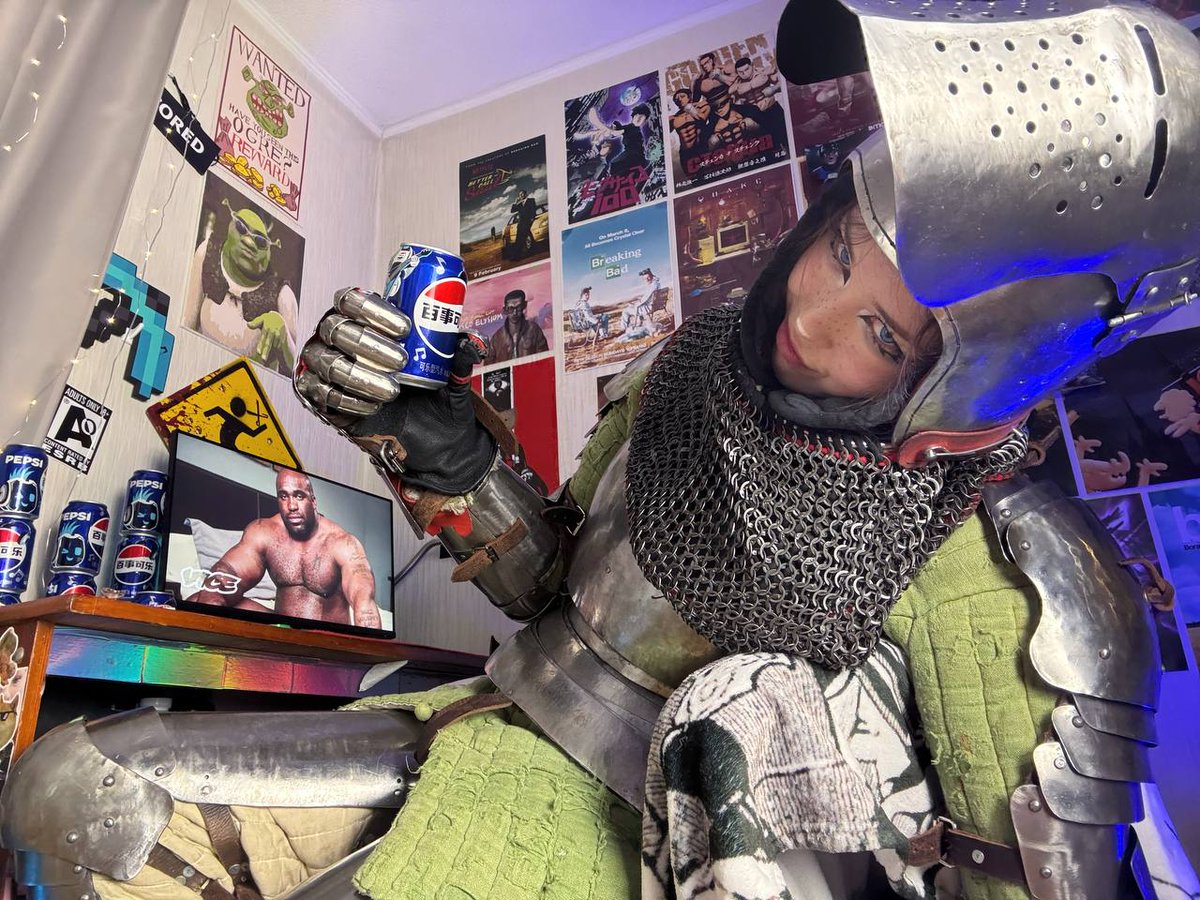 therealcheesyx's tweet photo. pov: goblin’s worst day (^_~)
(….once I finish this pepsi)
#dndcosplay #knightcore #femaleknight #medievalfantasy #warriorwoman https://t.co/3wrAh0uqyY