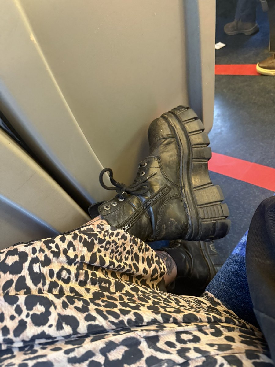 eve 🖤🤘🏼 tweet media