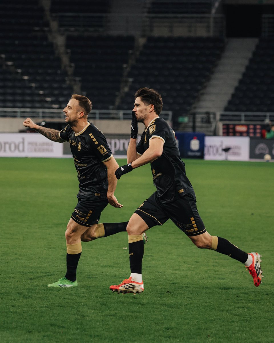 PogonSzczecin's tweet photo. Walka do samego końca 💪
Zobaczcie całą galerię z #KORPOG 👉 https://t.co/VhIUnWFZJh https://t.co/4qDWv9wGgV