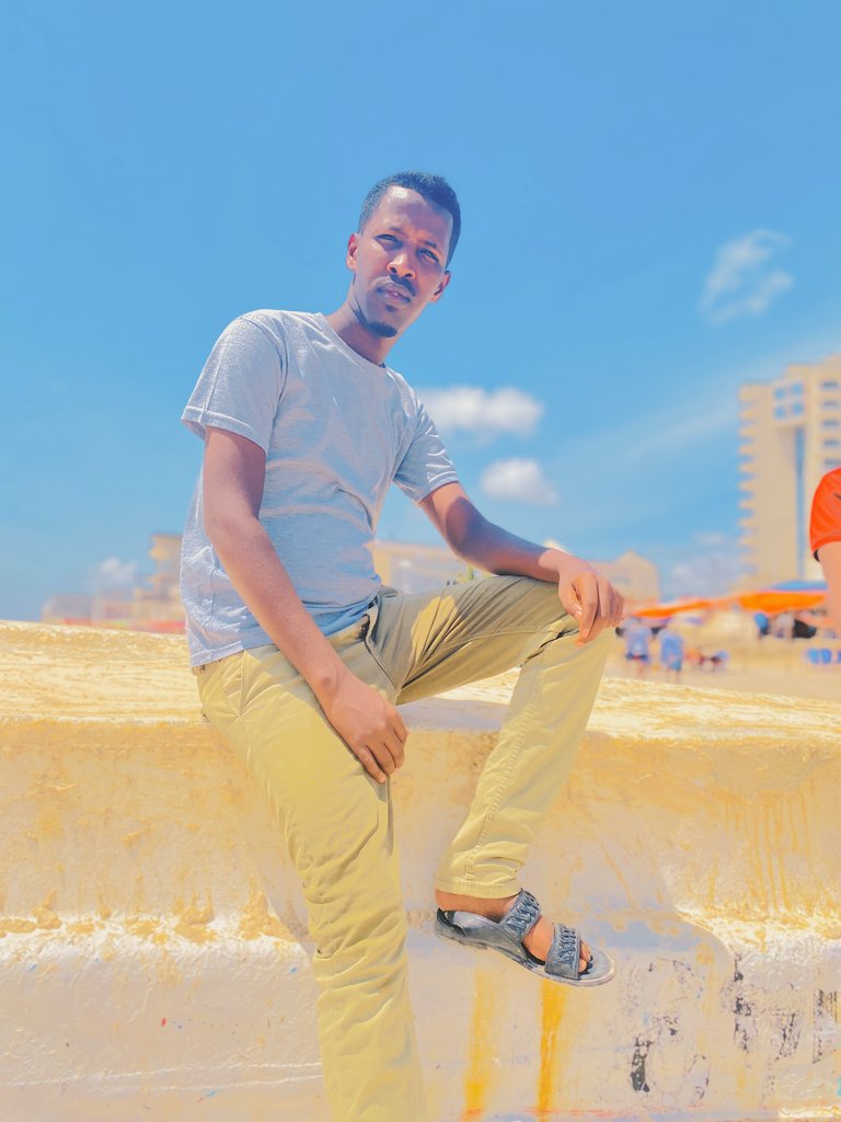 samafale45's tweet photo. Waa giraan adduunyadu 
Hadba gelinba waa ceyn! https://t.co/RwY4vG21lC