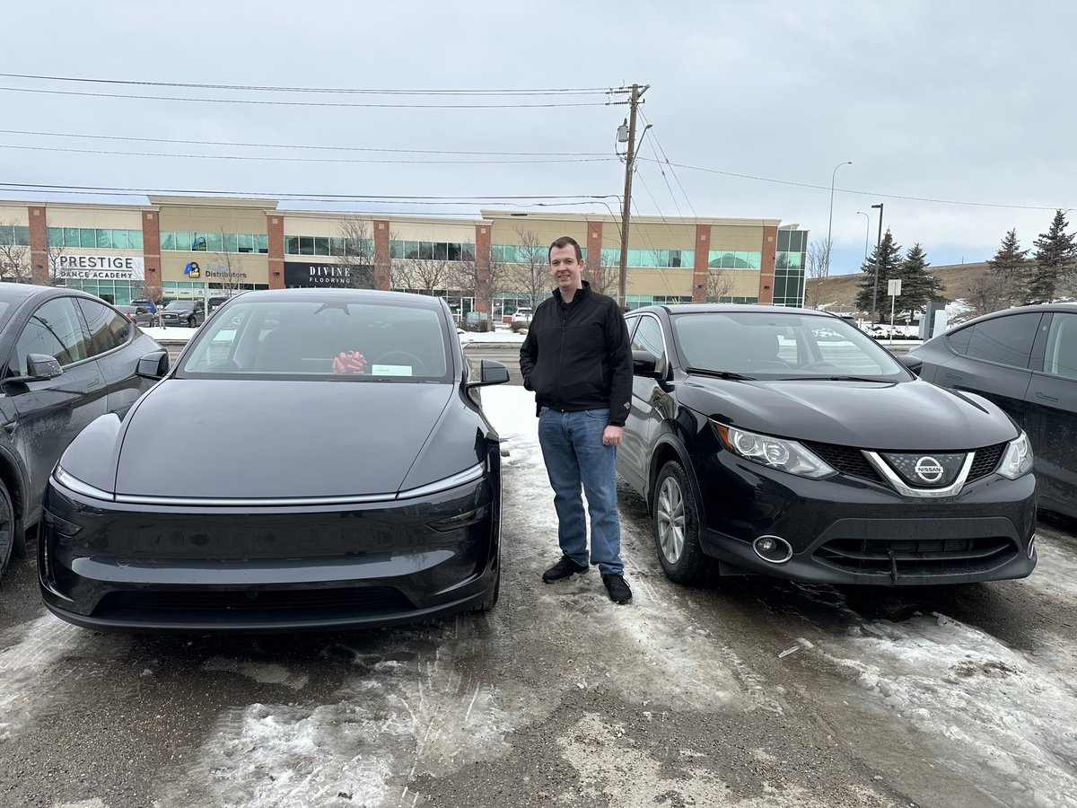 Picked up my new 2026 Tesla Model Y Premium AWD with lifetime FSD (Full Self-Driving (Supervised). The 2018 Nissan Qashqai has been a great vehicle. But things have changed for the better! The future is looking bright! Thank you Tesla for your excellent products and customer