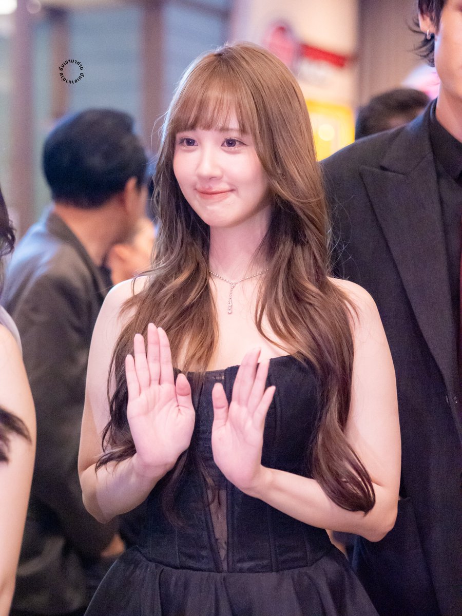 ยืมเขามาถ่าย tweet media