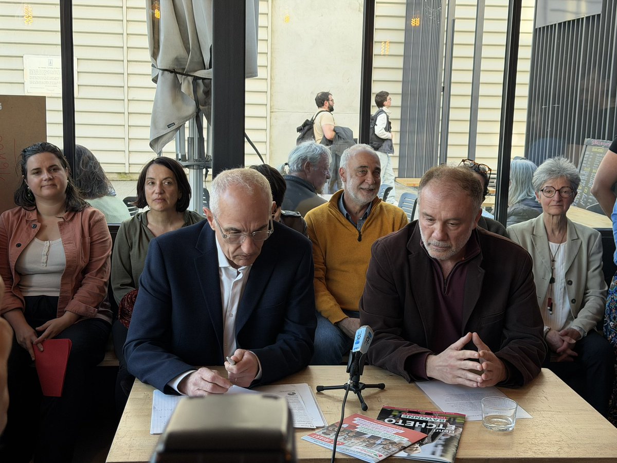estebastie's tweet photo. Akordioa atzo izenpetu dute: lista bakar eta «egonkorra», Iriart buru. 2020ko porrotetik ikasita (ezkerraren dispertsioa), ezkerreko hautesle guztiei dei egin dute Etchetok eta Iriartek.
Programa aldetik, ezberdintasunetaz harago joan nahi dute. 

@euskalirratiak https://t.co/ZCvLTSl9qk