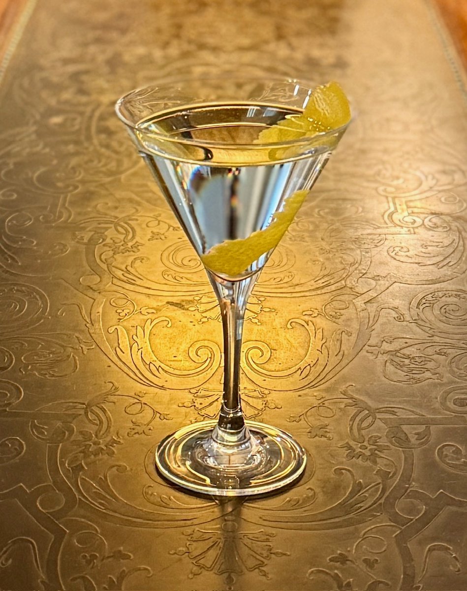 Truth serum or just a great cocktail?
.
cooksavorcelebrate.com/lemon-veritas/
.
#vodkacocktails