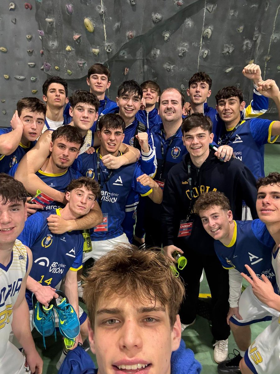 BaloncestoCoria's tweet photo. PRIMER PARTIDO. PRIMERA VICTORIA.

Los ARC Clinic Junior XL llegaron al CADEBA y dejaron claro que vienen a hacer ruido.

Velocidad, energía y un equipo que juega sin miedo y con estilo propio.
Hoy se encendió la chispa… y esto solo va a ir a más. https://t.co/UIkraEJjyh
