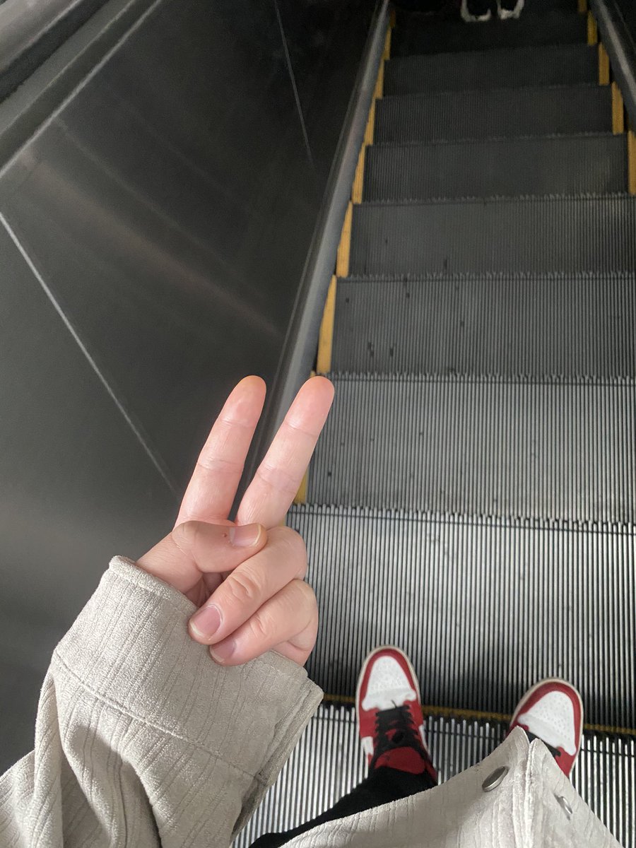 lincoke1's tweet photo. 原来不是不喜欢接吻，而是看人😂 https://t.co/6ggTMOID1I