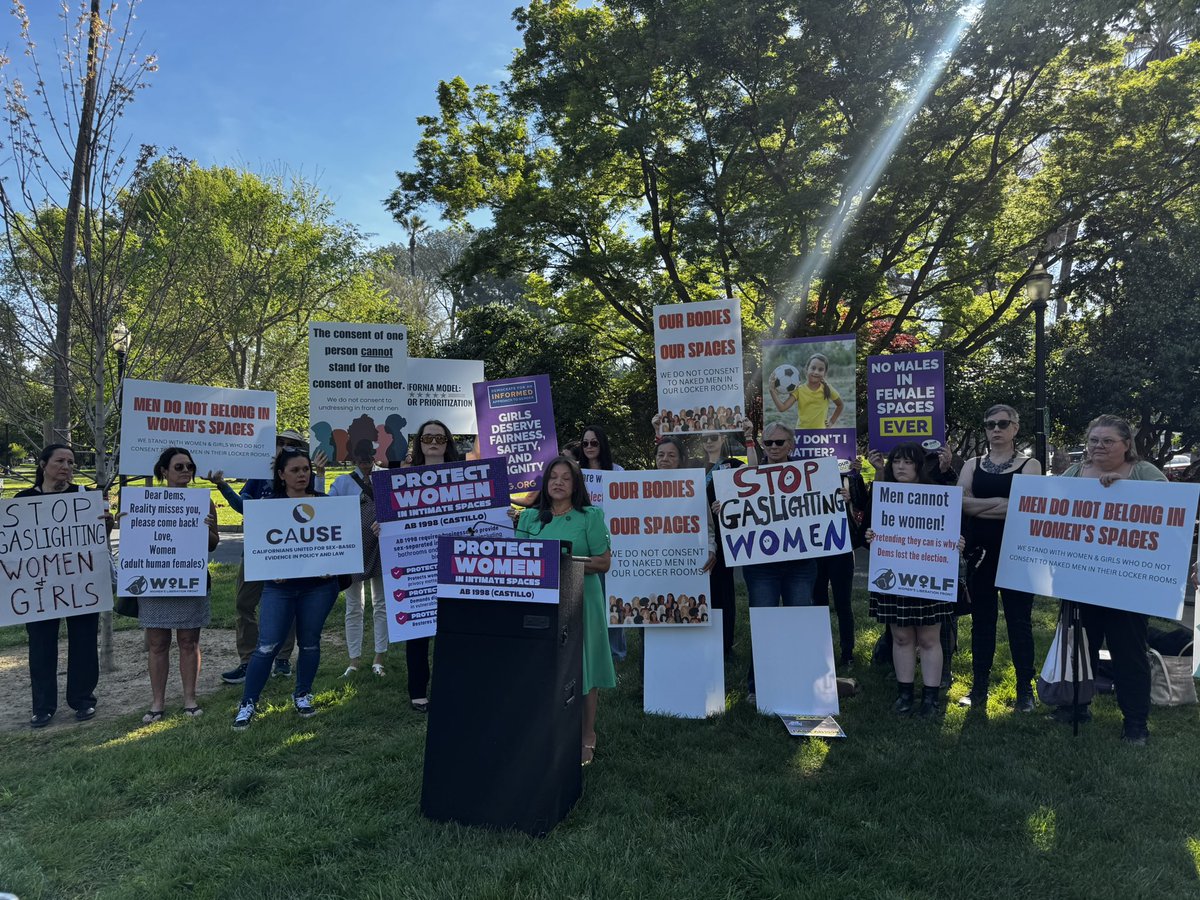 WomenAreReal tweet media