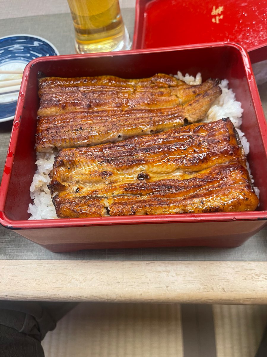 kosuke0204's tweet photo. おじさん4人での久々の浅草散策。
仲見世からの浅草寺界隈は、想像以上の観光客で激混み。
梅園のあんみつは、何十年ぶりかしら？
でもっての、小柳の鰻重。
皆、良い大人になりましたね。 https://t.co/M8jr0Xi0je