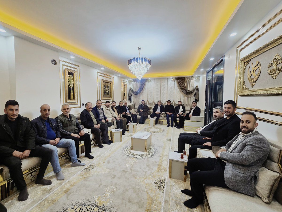 📍Boyunlu (Boşat) Mahallesi Silvan

Bugün İftarda Boyunlu’da Heci Kızılkan’ın Gönül Sofrasına Misafir Olduk.

Rabbim Tuttuğumuz Oruçları Kabul. Ettiğimiz Duaları Makbul Bizi Misafir Eden Kızılkan Ailesinin Sofrasını Bereketlendirsin İnşallah.