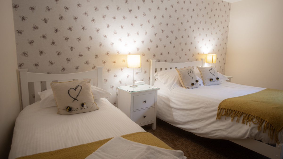 TheBBDirectory's tweet image. Getaway to Devon with the Waterman's Arms.

Located beside Bow Bridge in Totnes, Waterman’s Arms offers a riverside escape. This beautiful 17th-century inn blends character, comfort and surroundings.

bandbstays.co.uk/11674

#WatermansArms #Totnes #Devon #Escape #Riverside