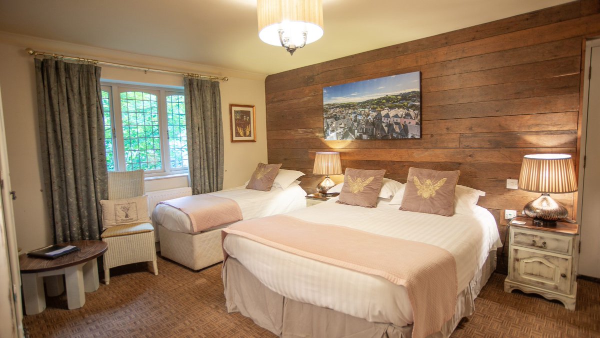 TheBBDirectory's tweet image. Getaway to Devon with the Waterman's Arms.

Located beside Bow Bridge in Totnes, Waterman’s Arms offers a riverside escape. This beautiful 17th-century inn blends character, comfort and surroundings.

bandbstays.co.uk/11674

#WatermansArms #Totnes #Devon #Escape #Riverside