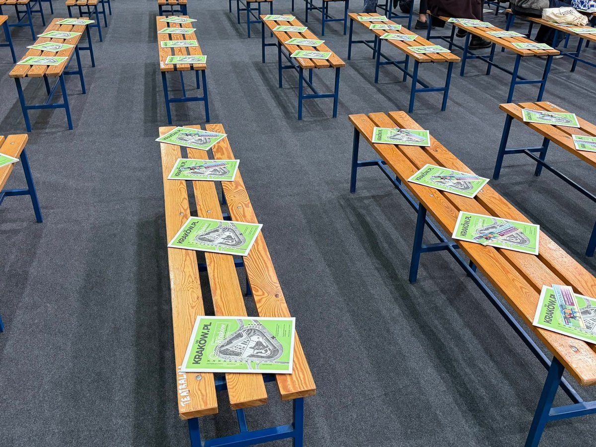 #ławkadialogu czyli spotkania <a href="/Miszalski_/">Aleksander Miszalski</a> z mieszkańcami. Przygotowana już propagandowa gazetka <a href="/krakow_pl/">Kraków</a> za 2 mln rocznie. A #deficyt rośnie i rośnie.