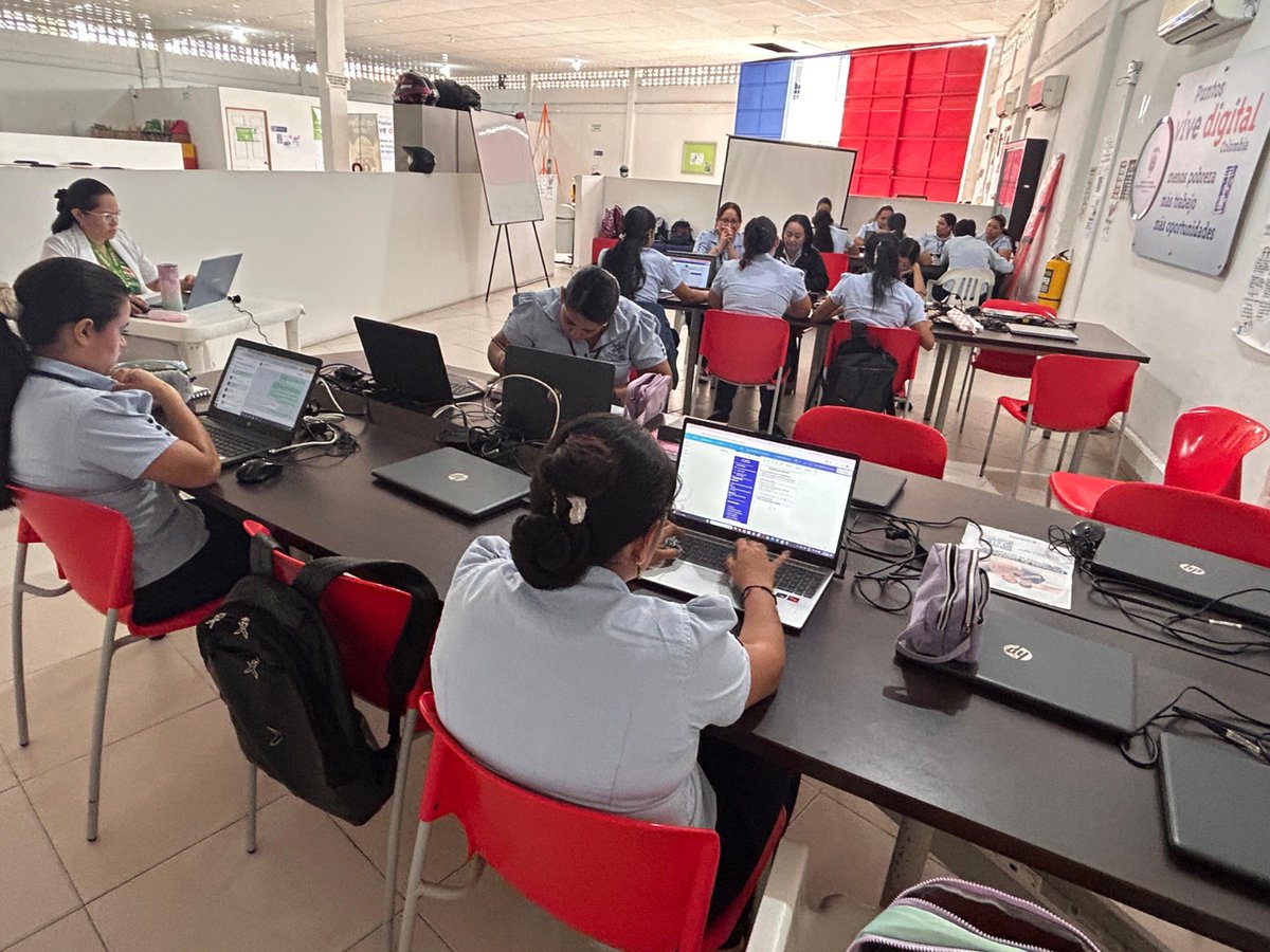 AcaciasWeb's tweet photo. 📷📷 ¡Seguimos fortaleciendo el aprendizaje y el desarrollo de habilidades!
En el Punto Vive Digital Tradicional se realizó el préstamo de la sala para llevar a cabo la formación en Recursos Humanos, en articulación con el SENA 📷.
#PuntoViveDigital
#RecuperandoAcacías
#ConLasTIC https://t.co/YAaxvYGelq
