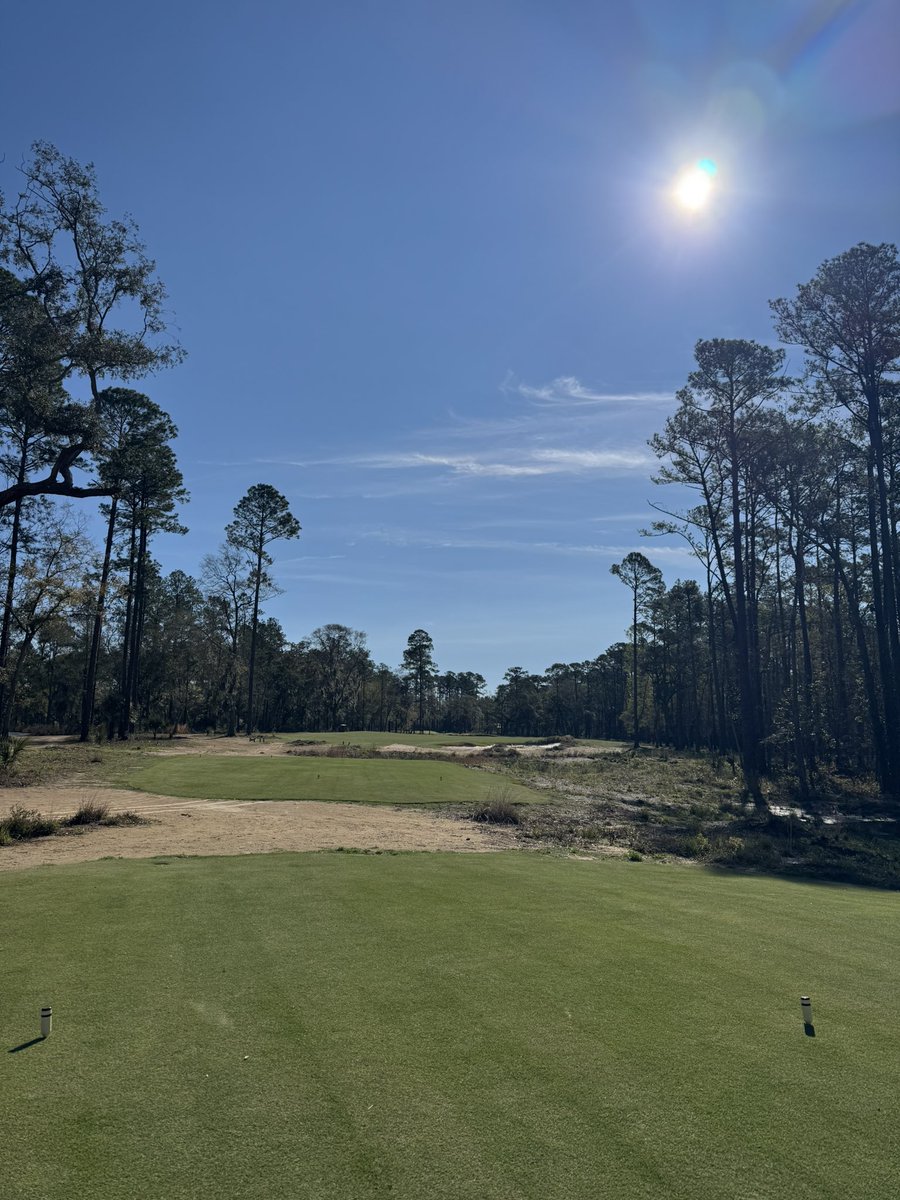 AOCsThong's tweet photo. Happy St. Patty’s. Not sure you can beat this place #letsgolf https://t.co/iyNN1h6PsU