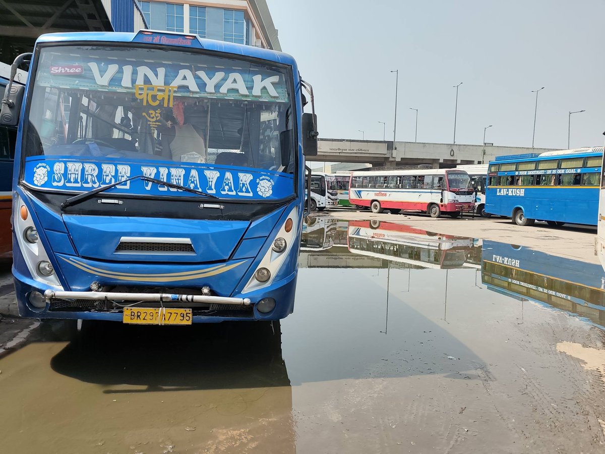 citizen_kau's tweet photo. These photos are not from any war zone. 

They are from the Patliputra Inter-State Bus Terminal (ISBT), Patna, Bihar. https://t.co/TjgUvqXmPt