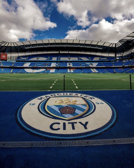 kikegaly's tweet photo. El preparador físico del Manchester City esta noche en el Etihad Stadium. https://t.co/1n4DFWq2lo