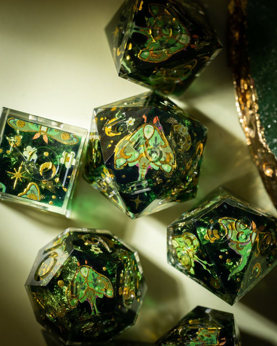 dispeldice's tweet photo. Just here to bring a splash of green to your feed today 🍀🫣
💚 What's you favorite green dice set by Dispel? 💚
#dice #dnd #ttrpg #dicegoblin #dispeldice #resindice #rpgdice #dicemaster #dicemasters https://t.co/8lzzqX6YJb