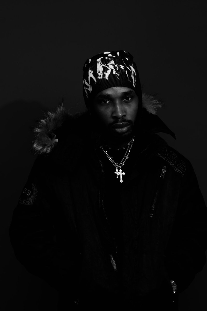 swayveemusic's tweet photo. Gave enough time for everyone to get their shit together ☣️ https://t.co/w6PYAqbc9v