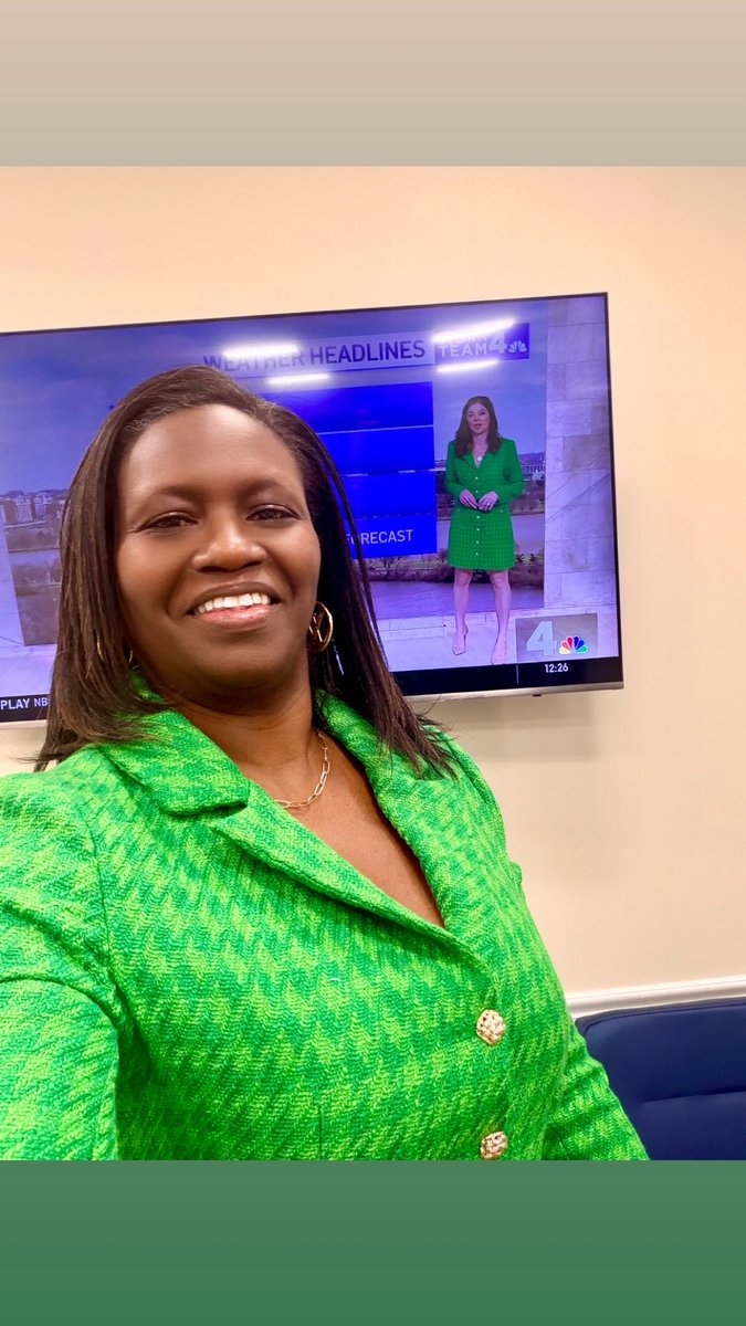 MsLadyRover's tweet photo. Twinning today for St. Patrick’s Day with @amelia_draper from @nbcwashington!  Great minds think alike! 🍀☘️ https://t.co/ezC2MIlqyg